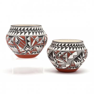 two-similar-acoma-pots