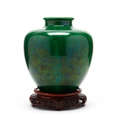an-apple-green-glazed-chinese-vase