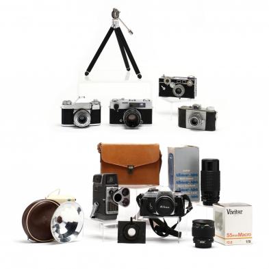 vintage-camera-grouping-with-accessories
