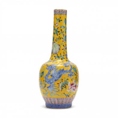a-chinese-qing-dynasty-famille-rose-bottle-vase