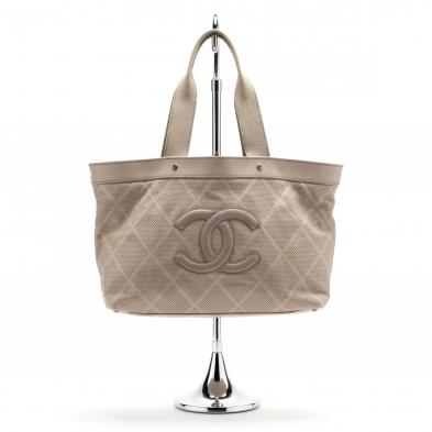 perforated-leather-tote-chanel