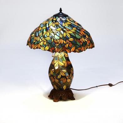 contemporary-stained-glass-table-lamp