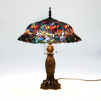 contemporary-stained-glass-table-lamp
