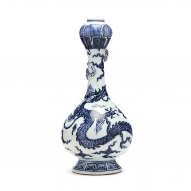 a-chinese-blue-and-white-ming-style-garlic-head-vase