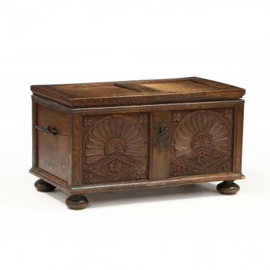 william-and-mary-style-diminutive-blanket-chest