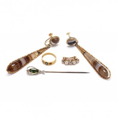 group-of-antique-jewelry-items