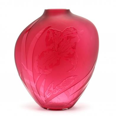 red-cameo-glass-vase