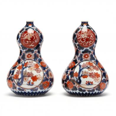 a-pair-of-antique-imari-double-gourd-vases
