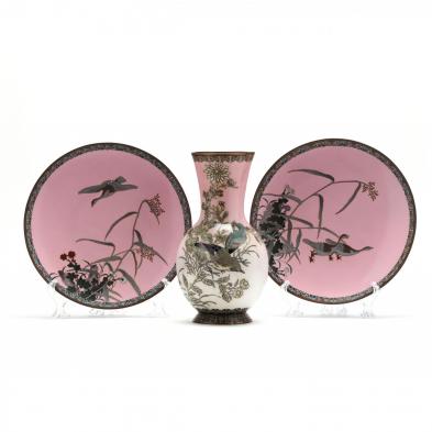 a-pair-of-japanese-cloisonne-plates-and-vase-with-geese-and-autumn-flowers