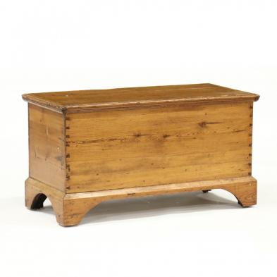 diminutive-southern-yellow-pine-blanket-chest