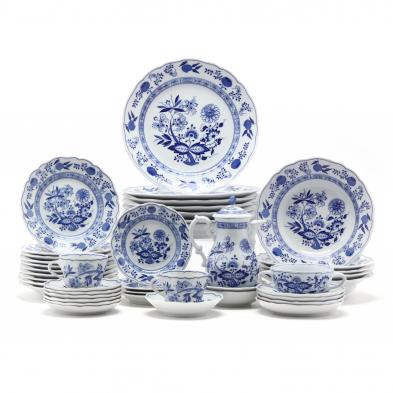 189-pieces-of-blue-onion-dinnerware-by-hutschenreuther