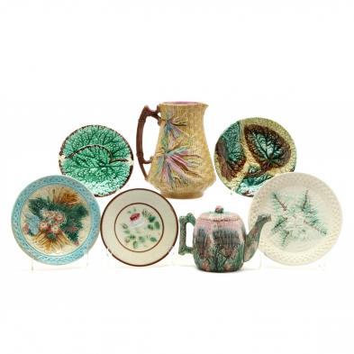 etruscan-majolica-seaweed-shell-teapot-non-matching-plates
