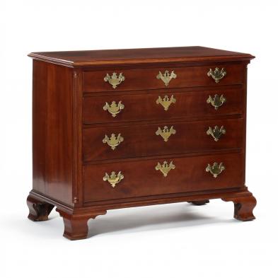 philadelphia-chippendale-walnut-chest-of-drawers