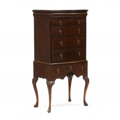 queen-anne-diminutive-chest-on-stand