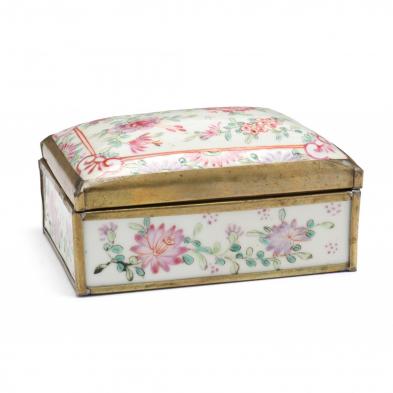 a-chinese-export-porcelain-hinged-box