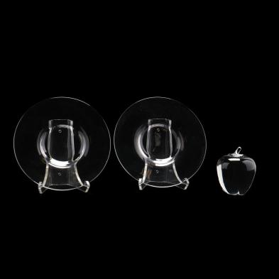 steuben-pair-of-crystal-plates-and-apple