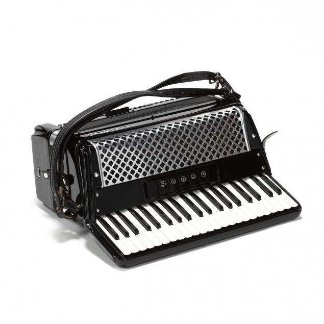 vintage-serenelli-piano-accordian