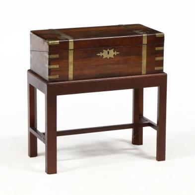 rosewood-campaign-lapdesk-on-stand