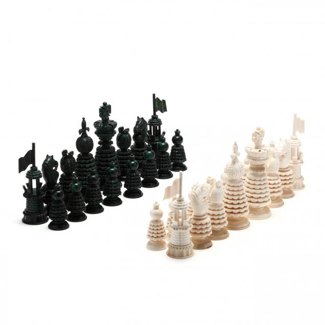 large-hastilow-style-natural-and-green-chess-set