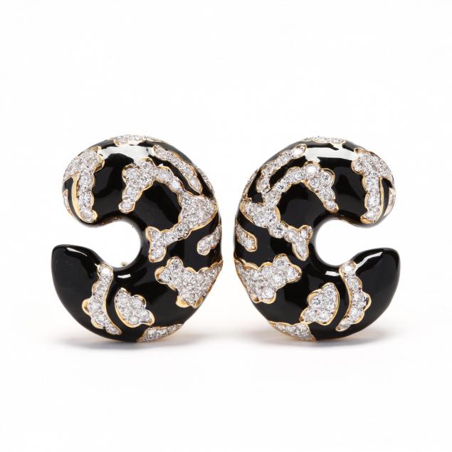 18kt-bi-color-gold-enamel-and-diamond-earrings