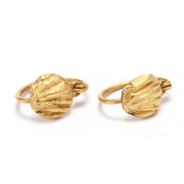 pair-of-roman-gold-hoop-earrings
