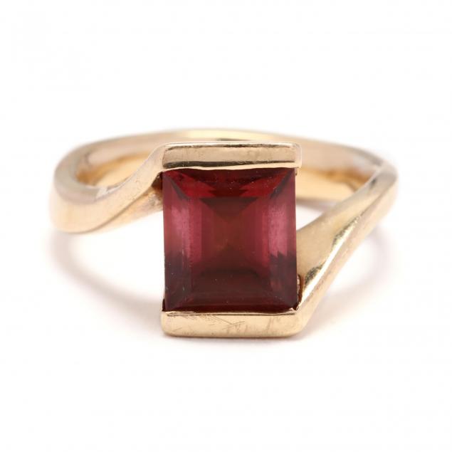 gold-pink-tourmaline-and-diamond-ring