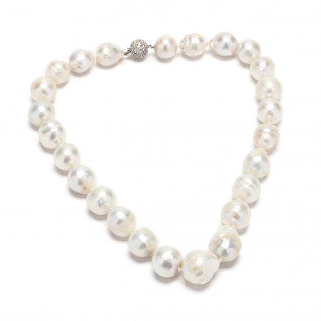 baroque-pearl-necklace-with-18kt-white-gold-and-diamond-clasp