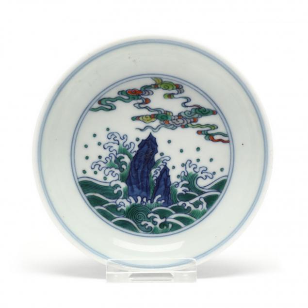 a-chinese-dish-with-mountains-and-waves