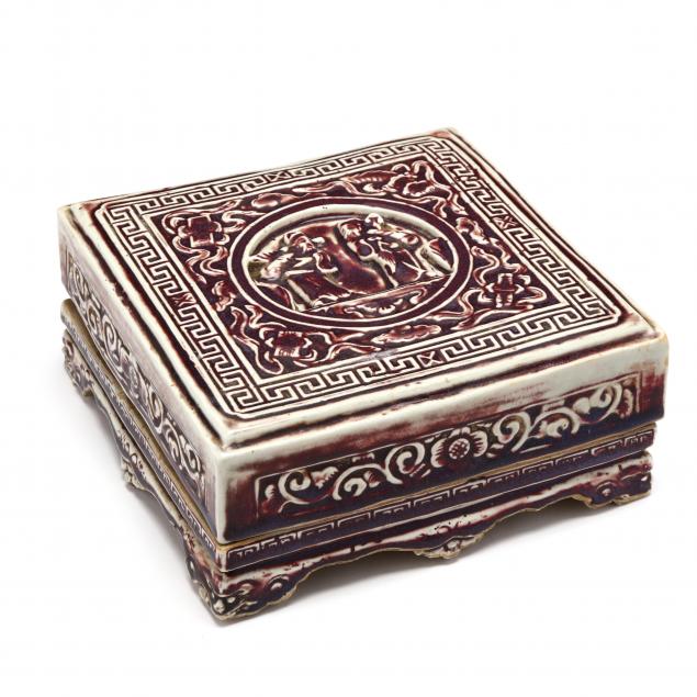 a-lidded-porcelain-presentation-box