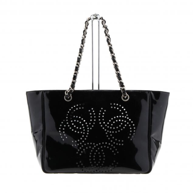 black-patent-leather-camellia-tote-pochette-chanel