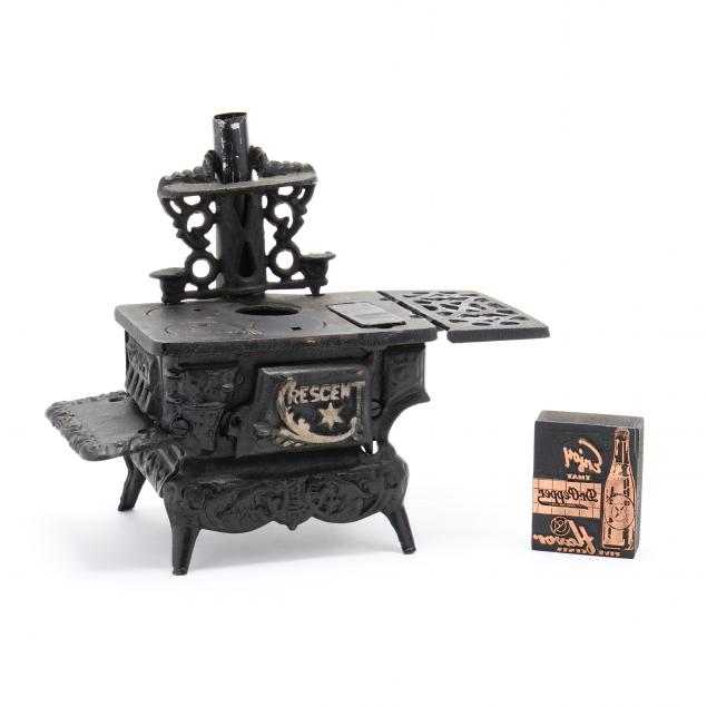 vintage-iron-toy-stove-and-printing-block