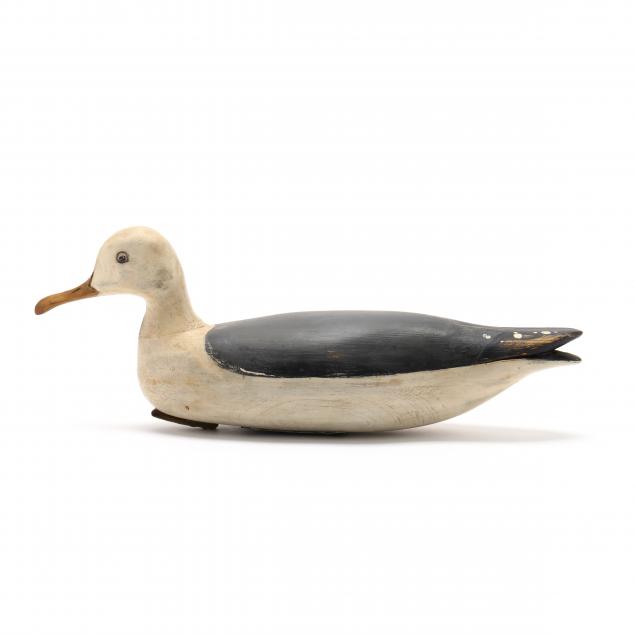 vintage-carved-and-painted-seagull-decoy