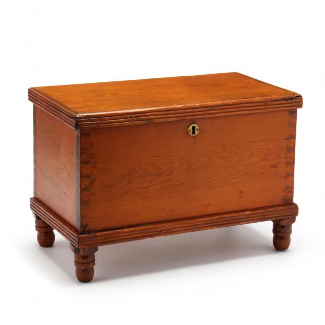 american-sheraton-child-s-size-blanket-chest