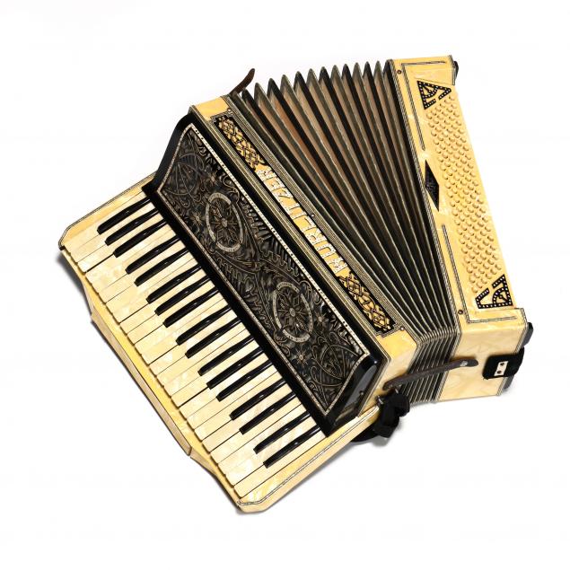 vintage-wurlitzer-accordian