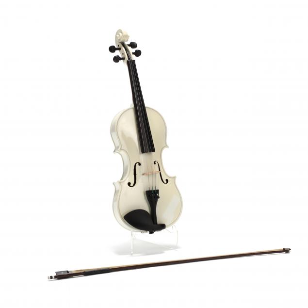 white-painted-and-lacquered-violin-outfit