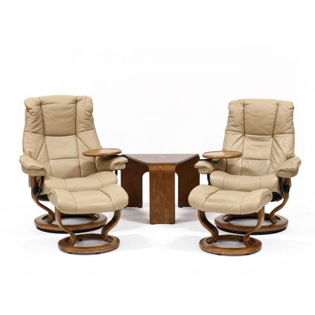ekornes-pair-of-stressless-leather-chairs-ottomans-and-table