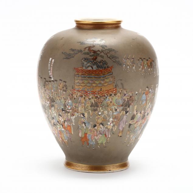 a-japanese-satsuma-vase-by-kinkozan-studio