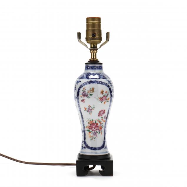 a-small-chinese-export-porcelain-table-lamp