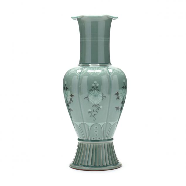 a-korean-celadon-vase