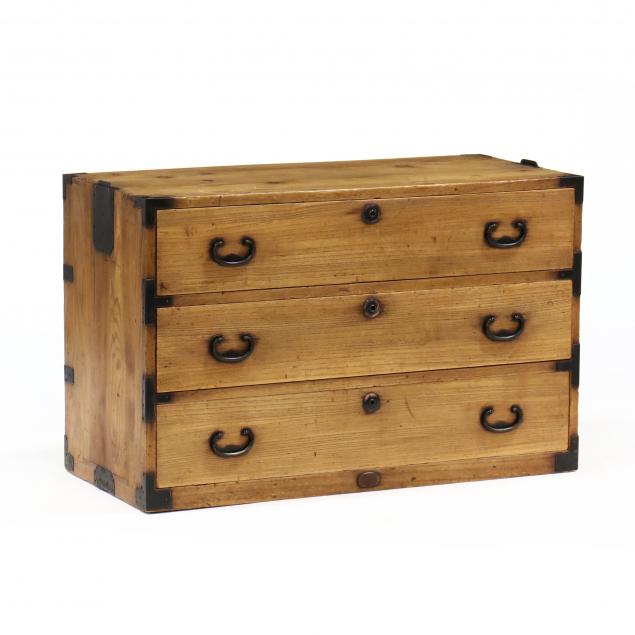 vintage-diminutive-tansu-chest