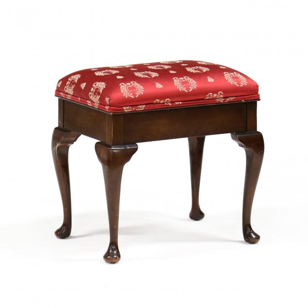 welbilt-queen-anne-style-stool