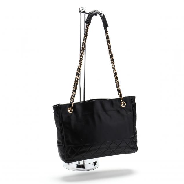 classic-vintage-black-shoulder-tote-chanel