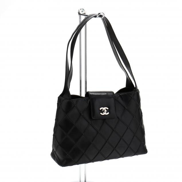 diamond-stitch-black-lambskin-tote-chanel