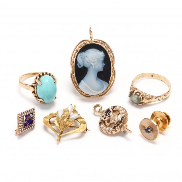 group-of-vintage-jewelry