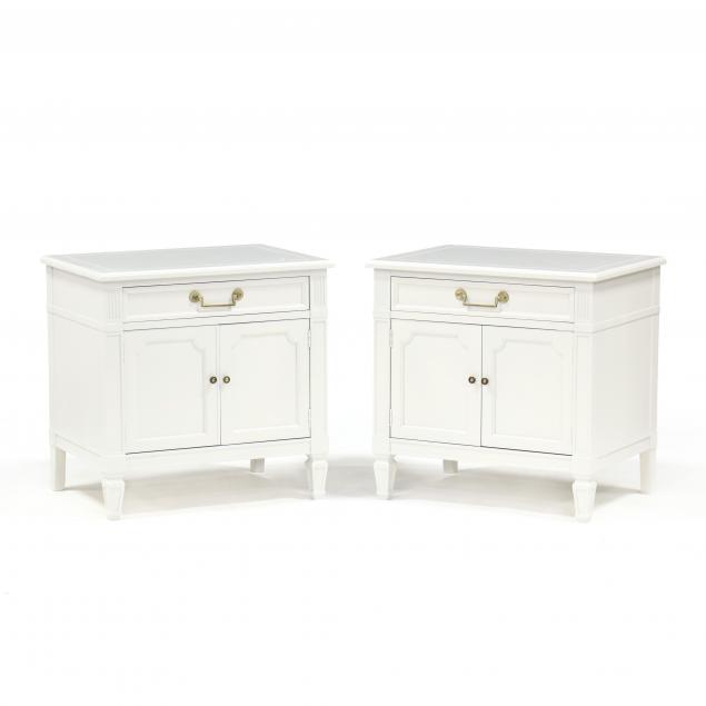 baker-italianate-white-lacquered-pair-of-bedside-cabinets