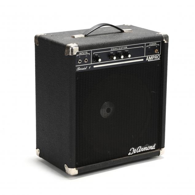 dearmond-bassist-ampro-amplifier