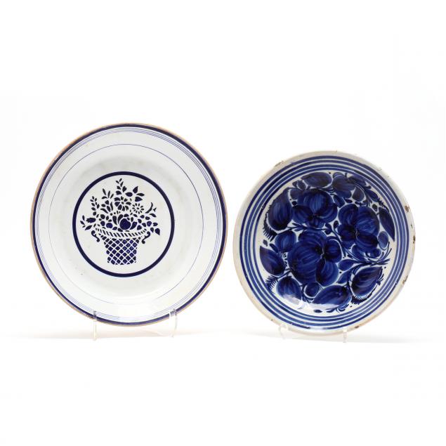 two-delft-blue-and-white-chargers