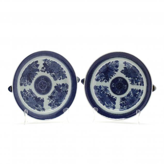 a-pair-of-chinese-export-fitzhugh-blue-porcelain-warming-plates