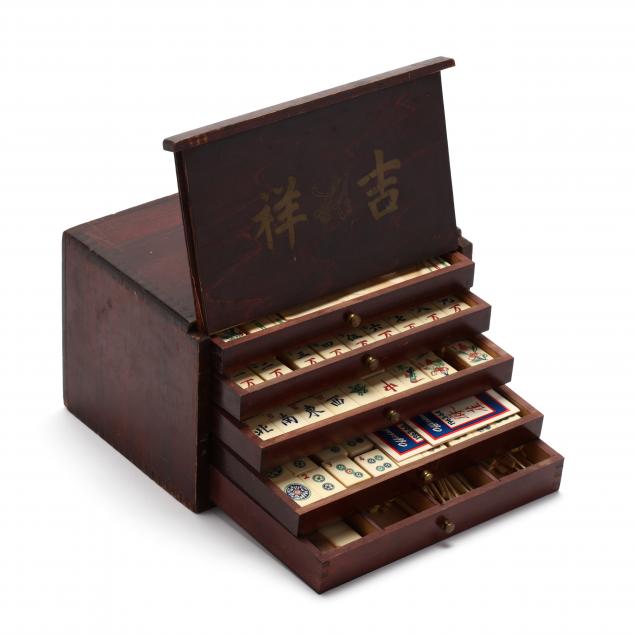 a-chinese-mahjong-set-in-wooden-case