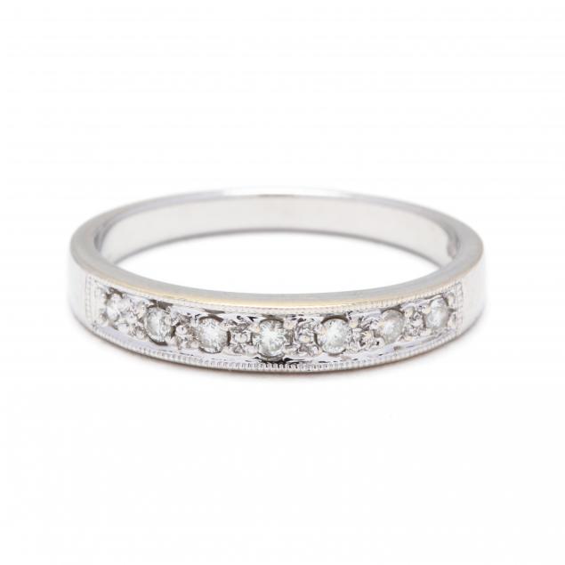 vinage-18kt-white-gold-and-diamond-band